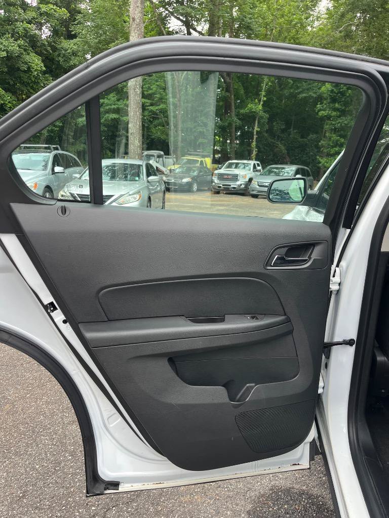 Used 2017 Chevrolet Equinox LS FWD image 17