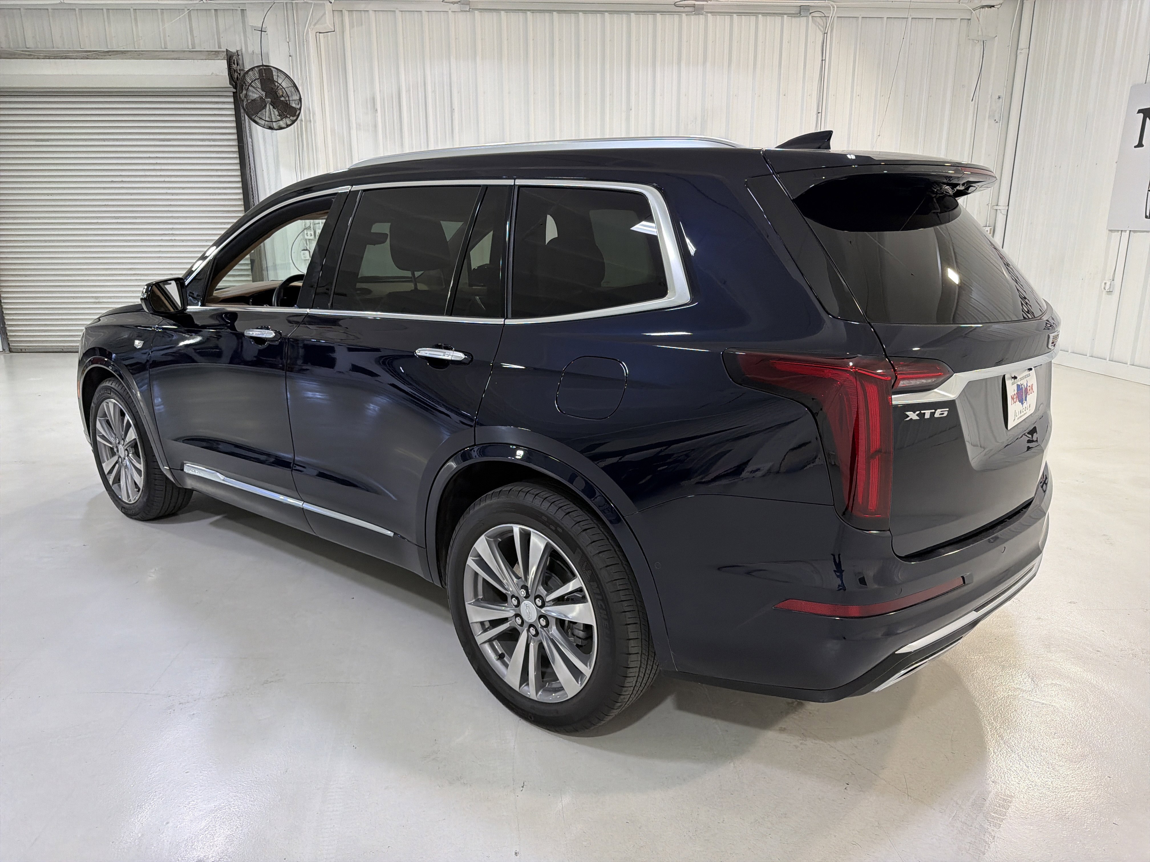 Used 2022 Cadillac XT6 Premium Luxury w/ Platinum Package image 3