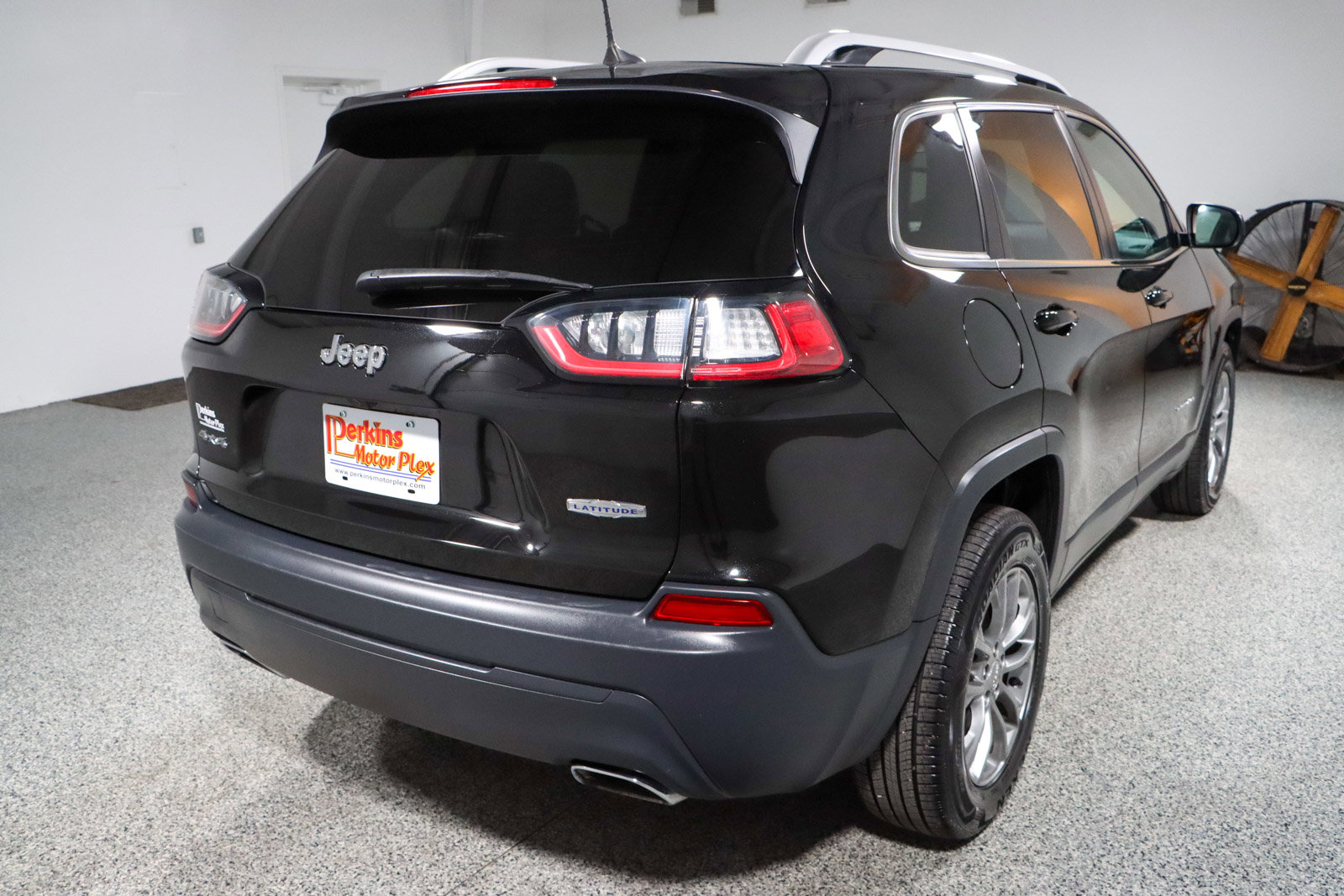 Used 2019 Jeep Cherokee Latitude Plus w/ Comfort/Convenience Group image 7