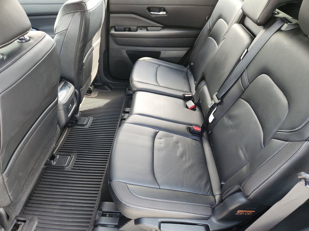 Used 2024 Nissan Pathfinder SL image 19
