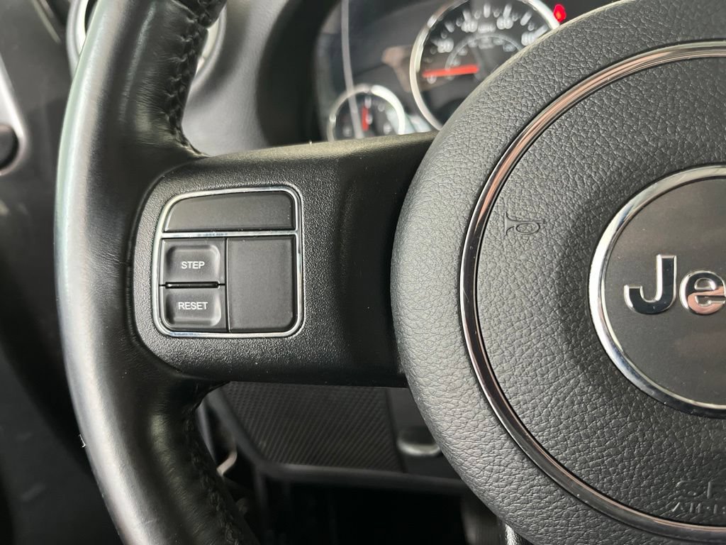 Used 2018 Jeep Wrangler Unlimited Sahara AWD/4WD image 6
