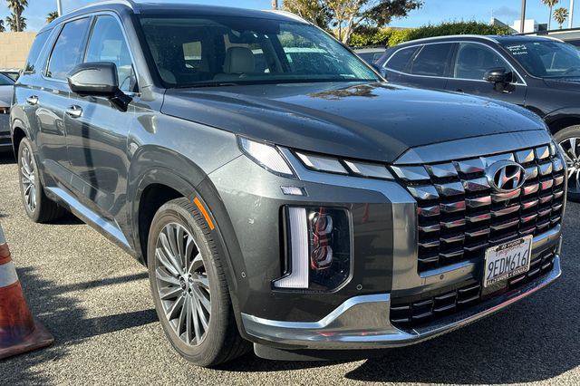 Used 2023 Hyundai Palisade Calligraphy FWD image 2