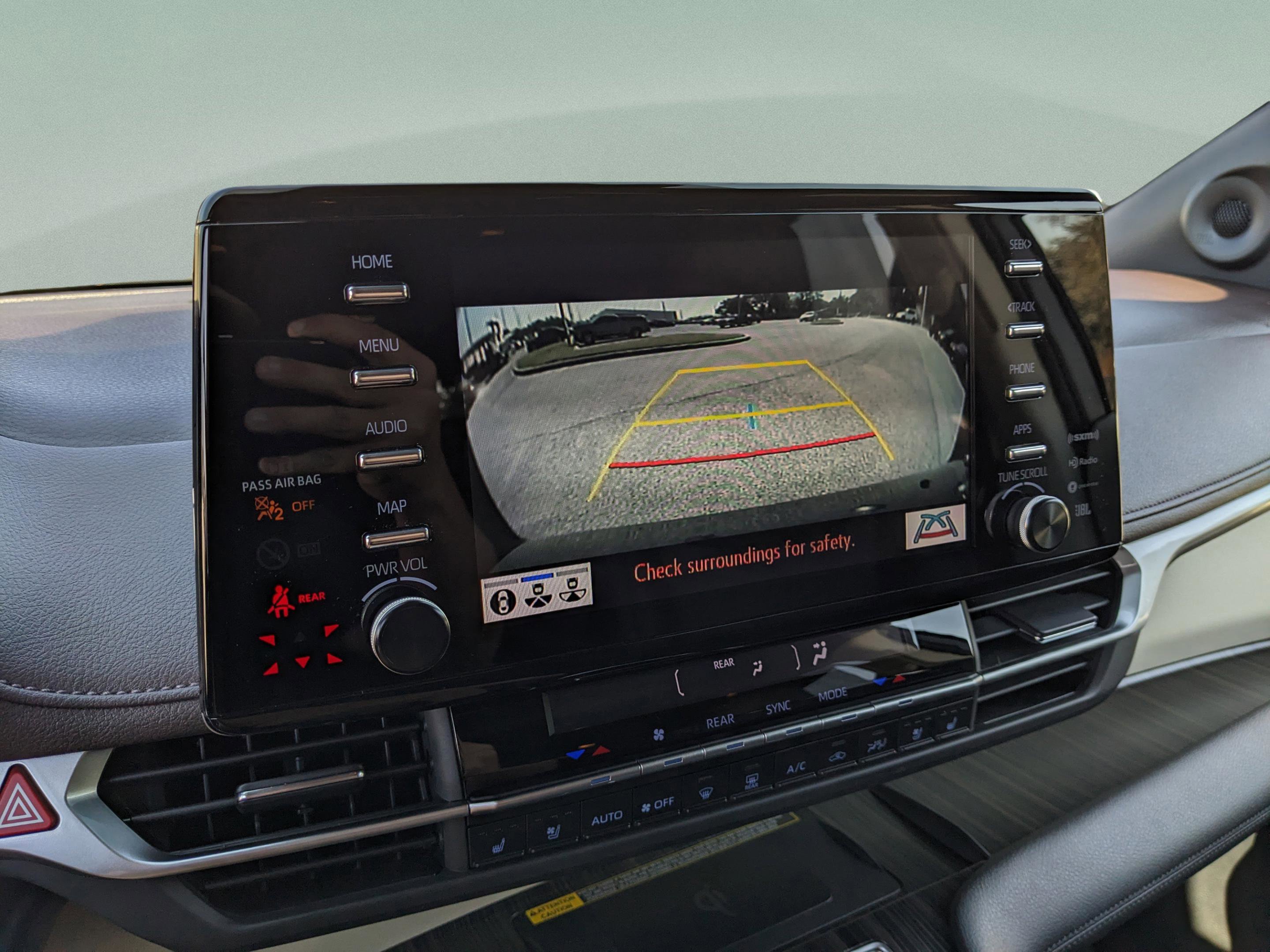 Used 2022 Toyota Sienna Platinum image 32