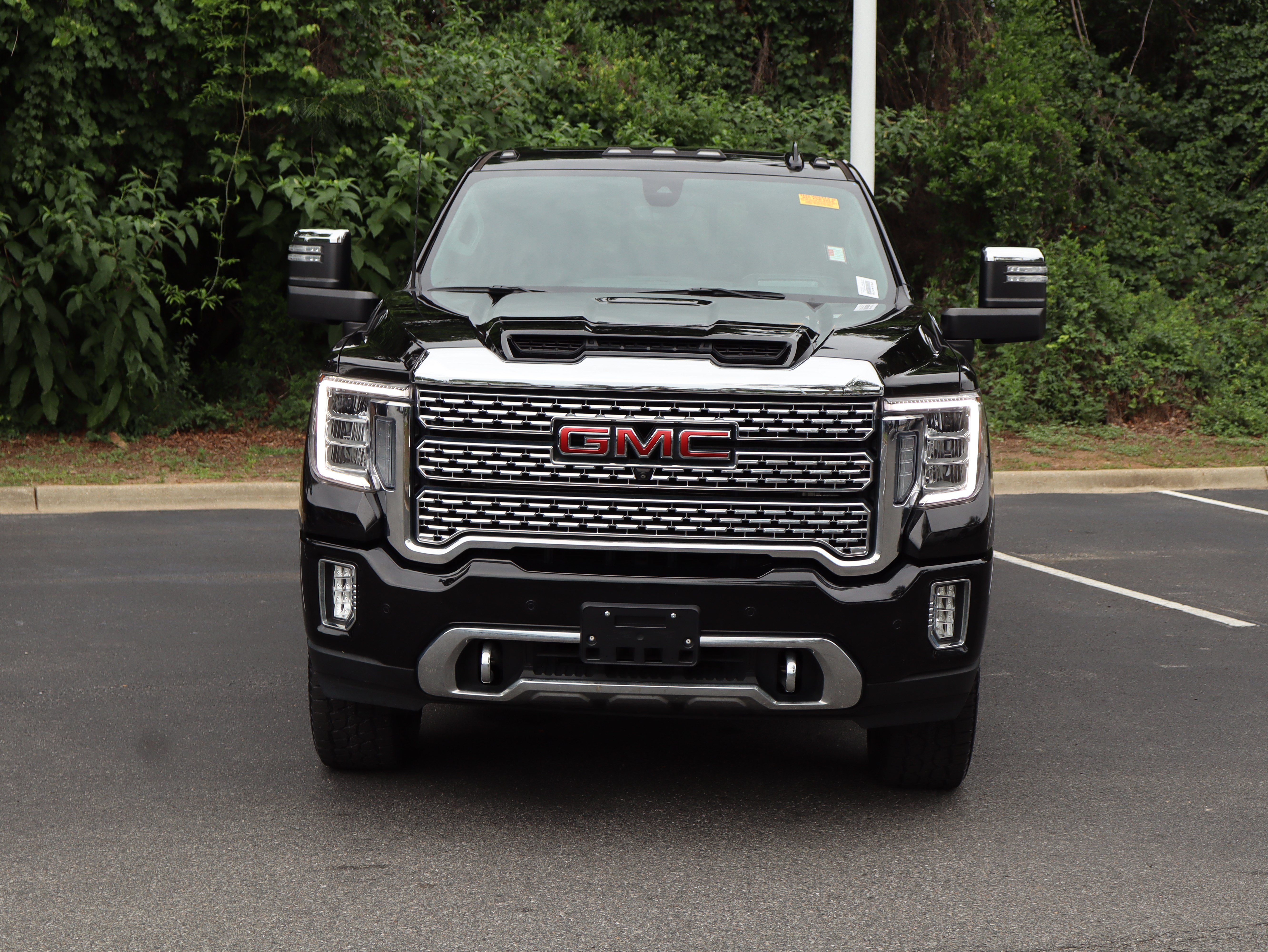 Used 2022 GMC Sierra 3500 Denali w/ Denali Black Diamond Edition AWD/4WD image 3