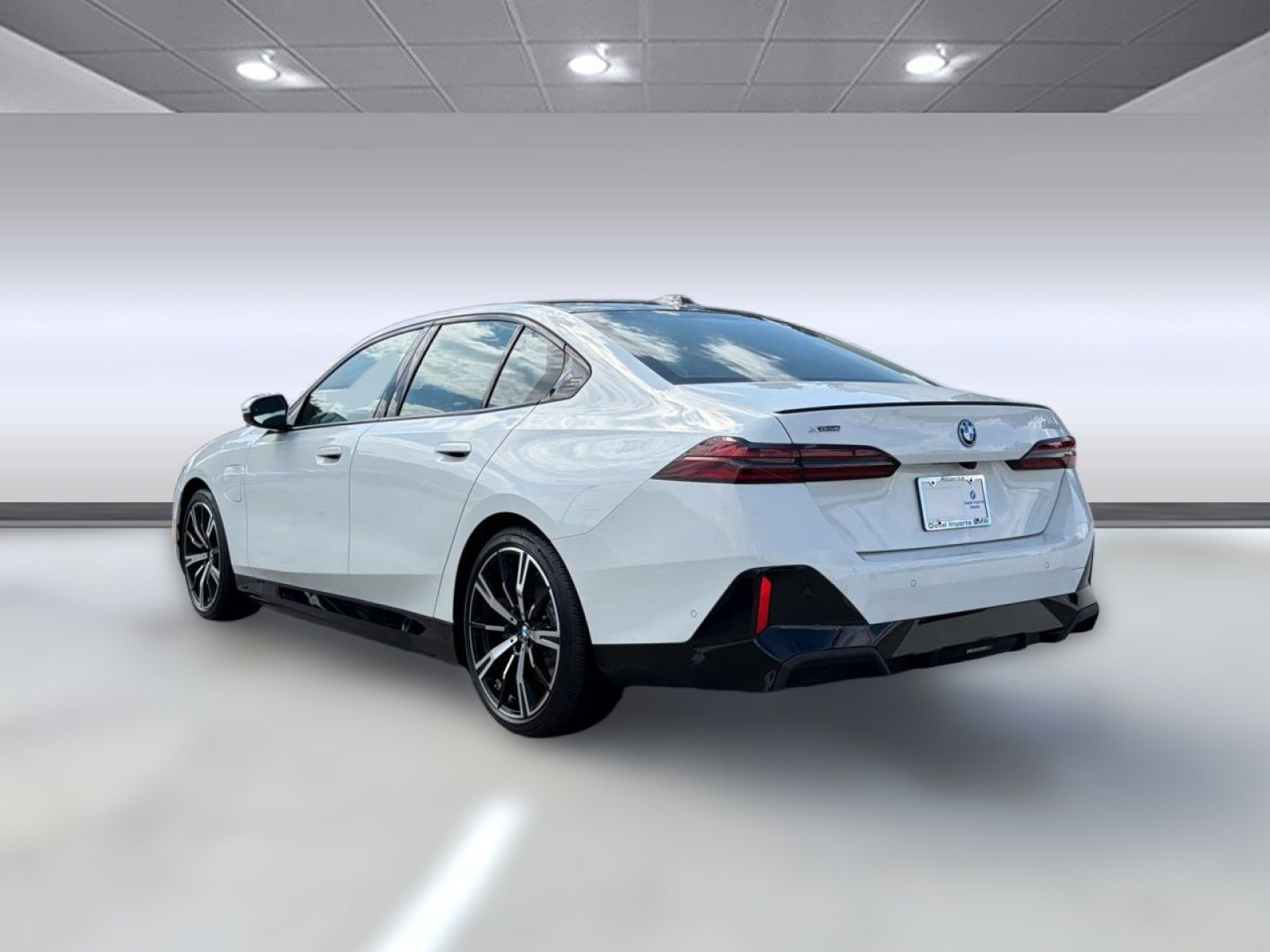 New 2027 BMW 550e xDrive w/ Executive Package AWD/4WD image 3