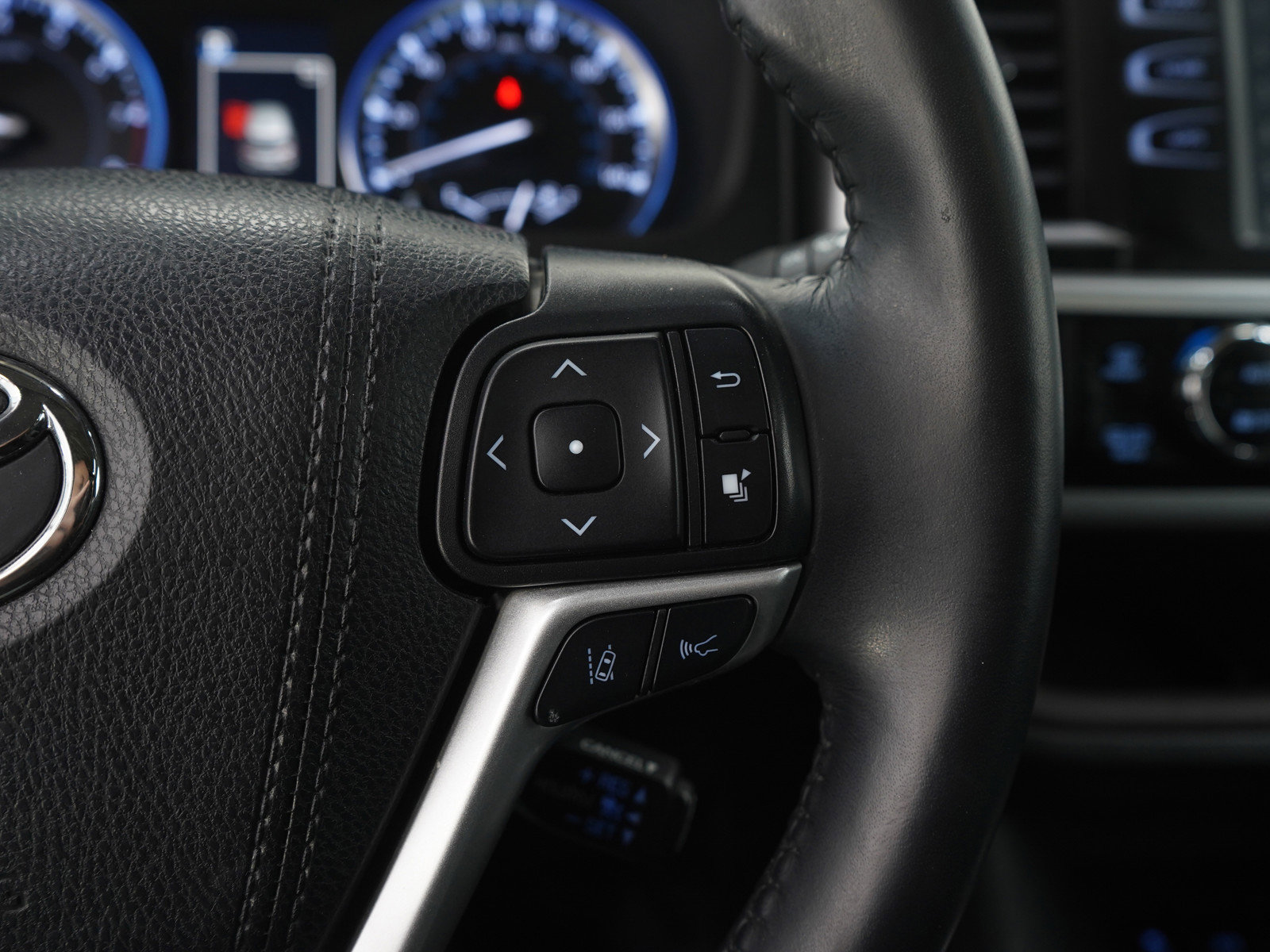 Used 2019 Toyota Highlander XLE AWD/4WD image 30