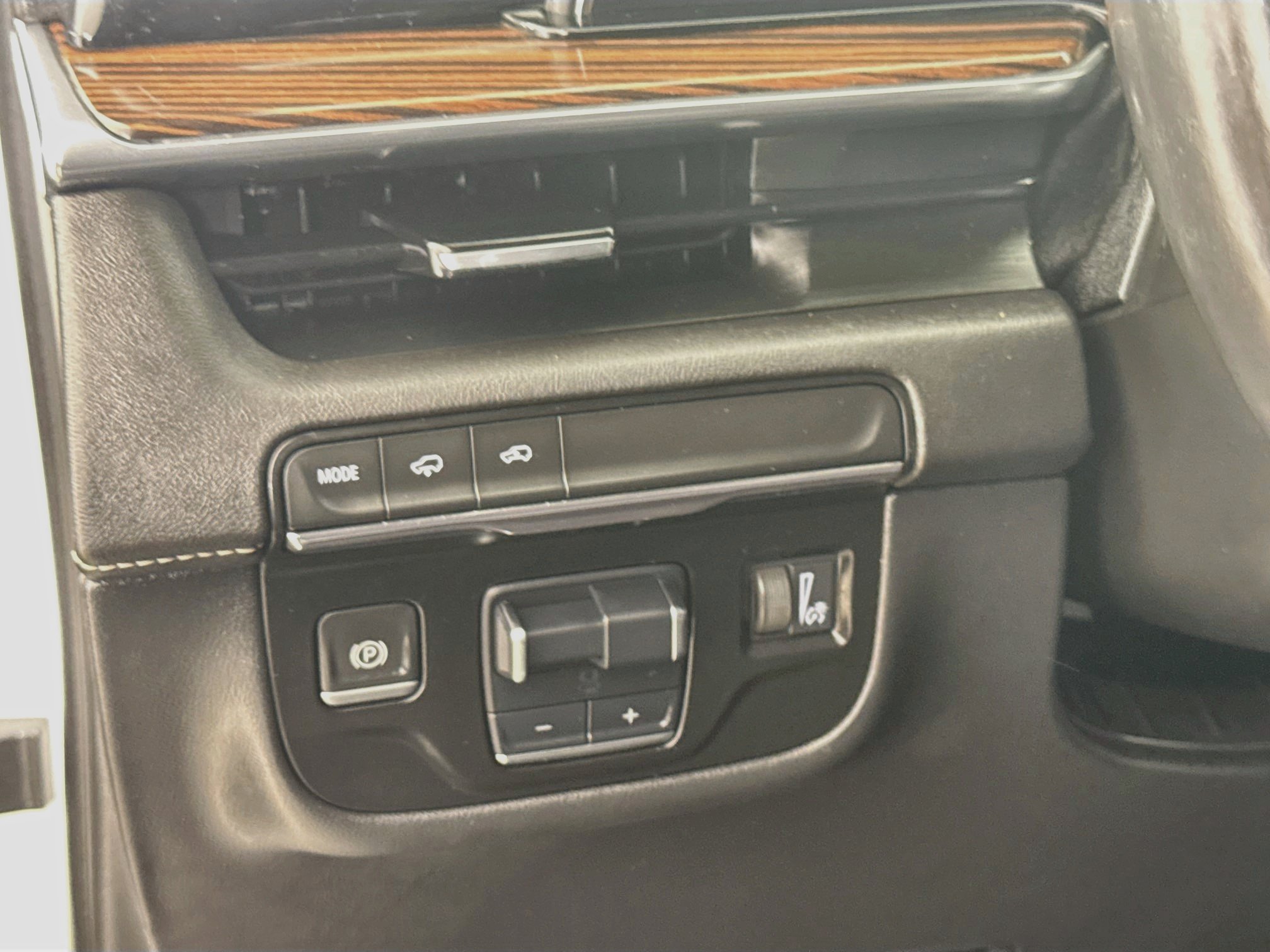 Used 2021 Cadillac Escalade Premium Luxury w/ Driver Assist Tech Package RWD image 12