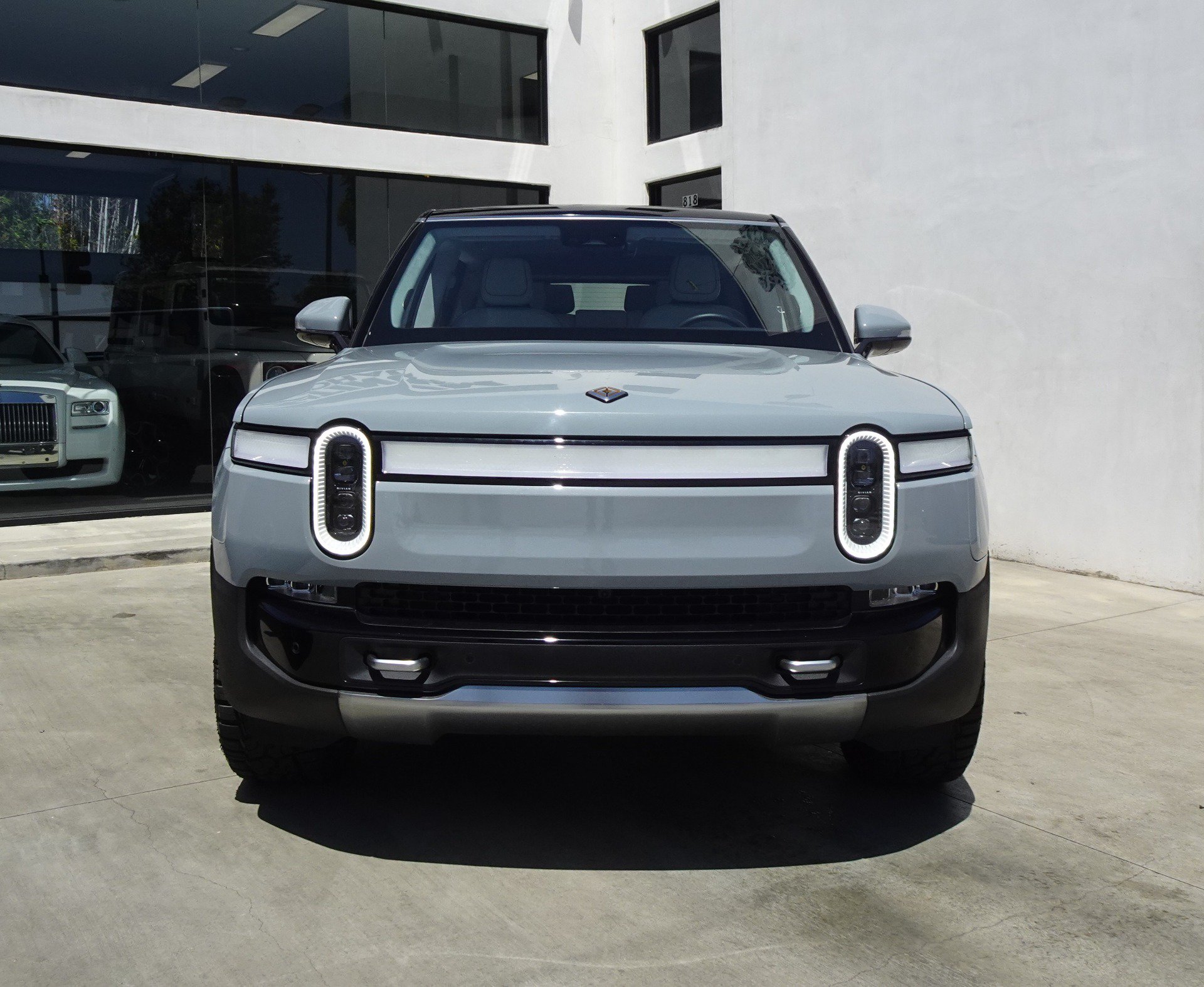 Used 2024 Rivian R1S Adventure AWD/4WD image 2