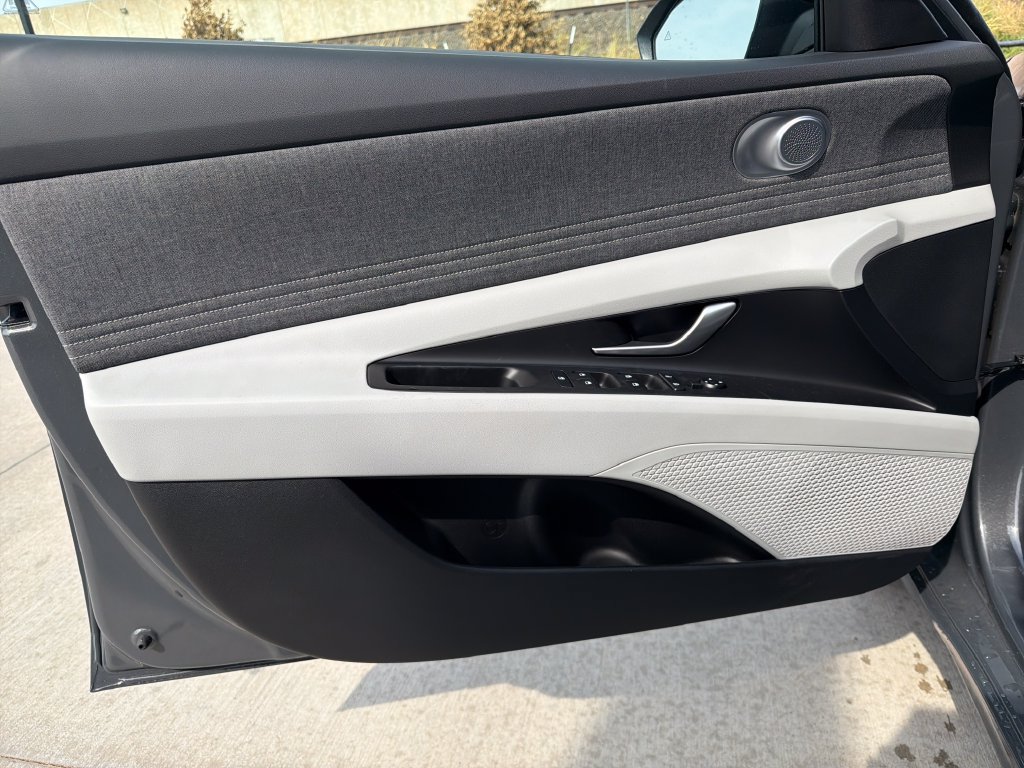 New 2026 Hyundai Elantra SEL Sport FWD image 17