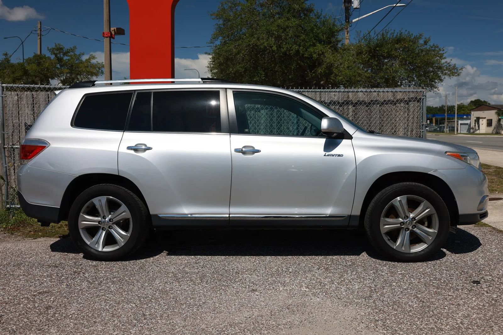 Used 2013 Toyota Highlander Limited AWD/4WD image 7