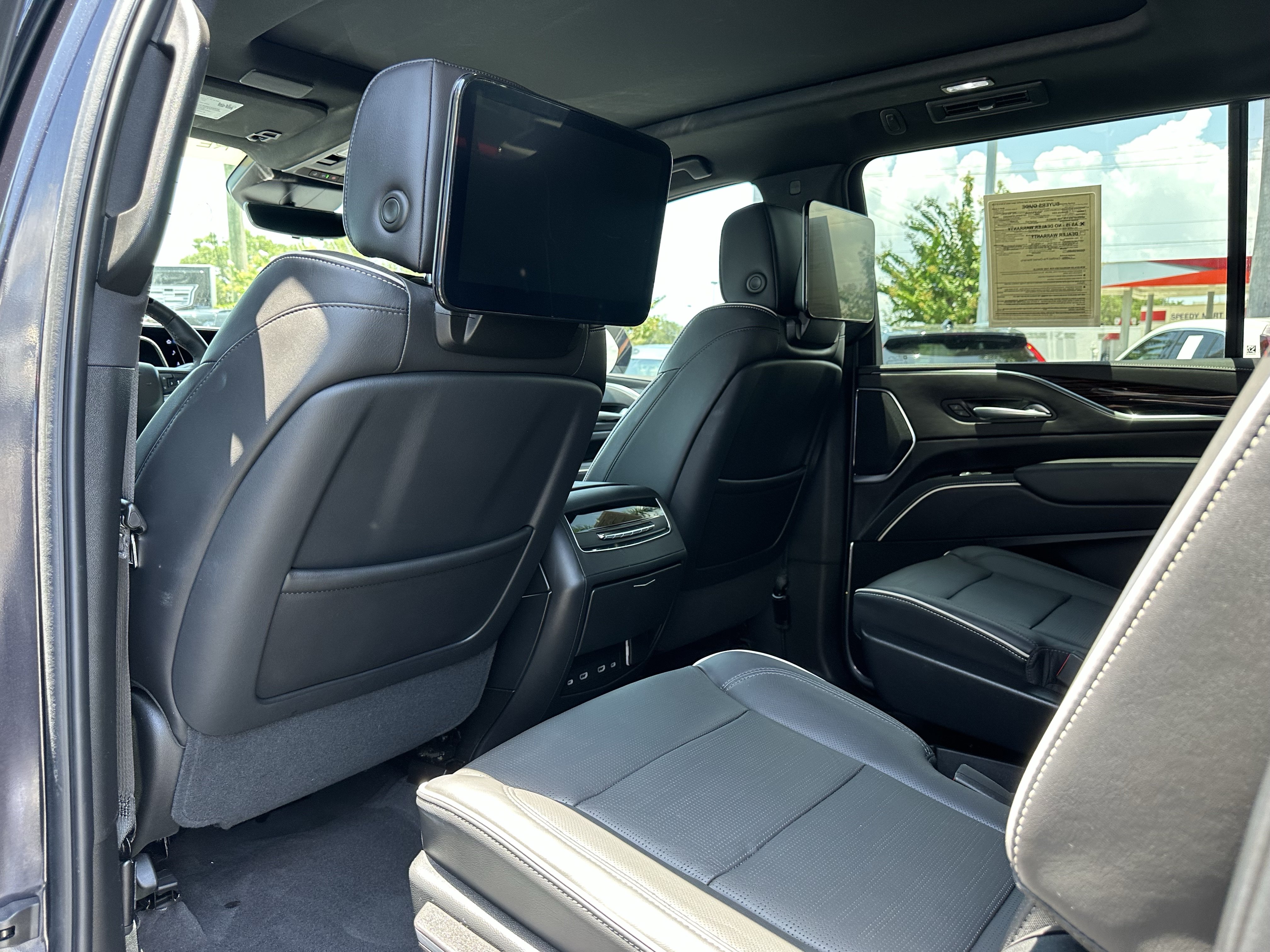 Used 2023 Cadillac Escalade ESV Premium Luxury AWD/4WD image 16