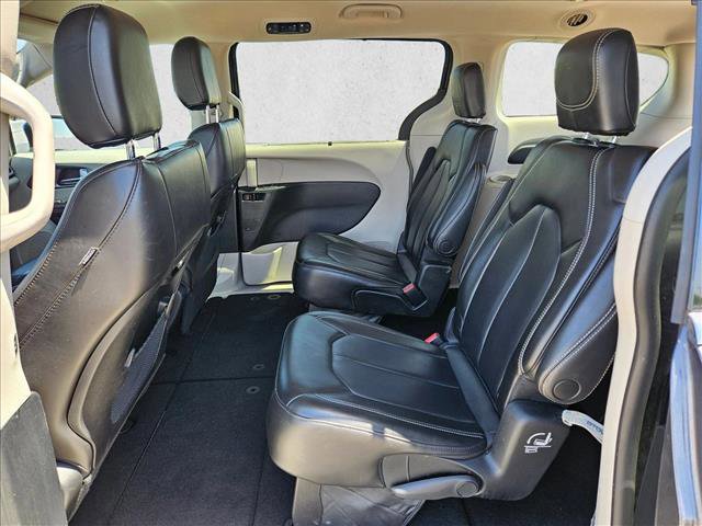 Used 2023 Chrysler Pacifica Touring-L FWD image 24