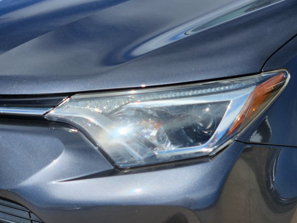 Used 2017 Toyota RAV4 XLE w/ Convenience Package AWD/4WD image 11