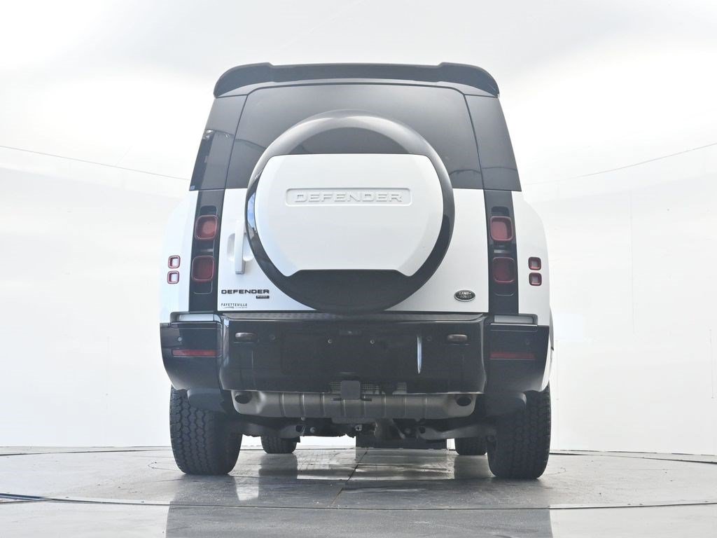 Used 2023 Land Rover Defender 130 X-Dynamic SE AWD/4WD image 30