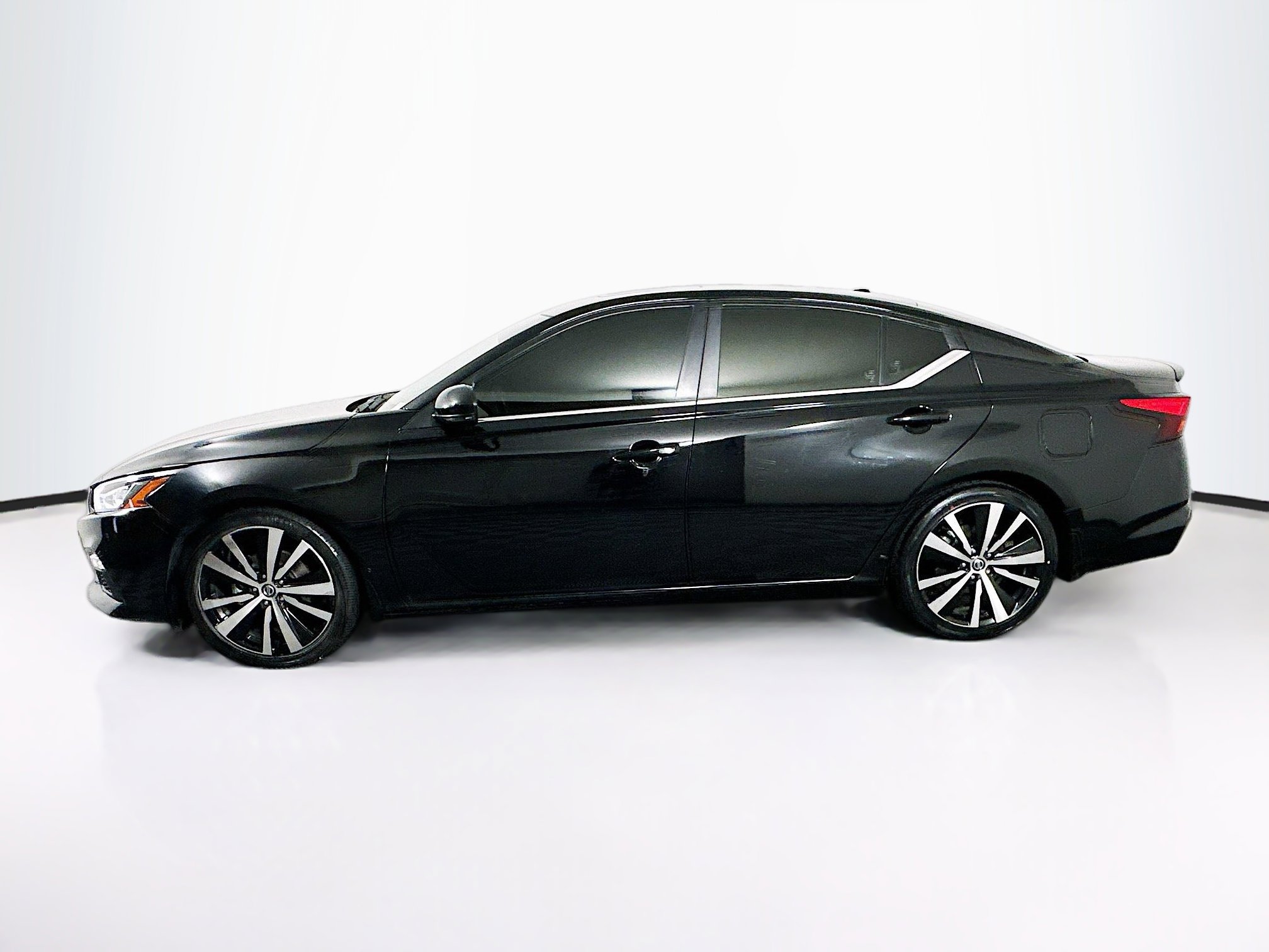 Used 2021 Nissan Altima 2.0 SR FWD image 4