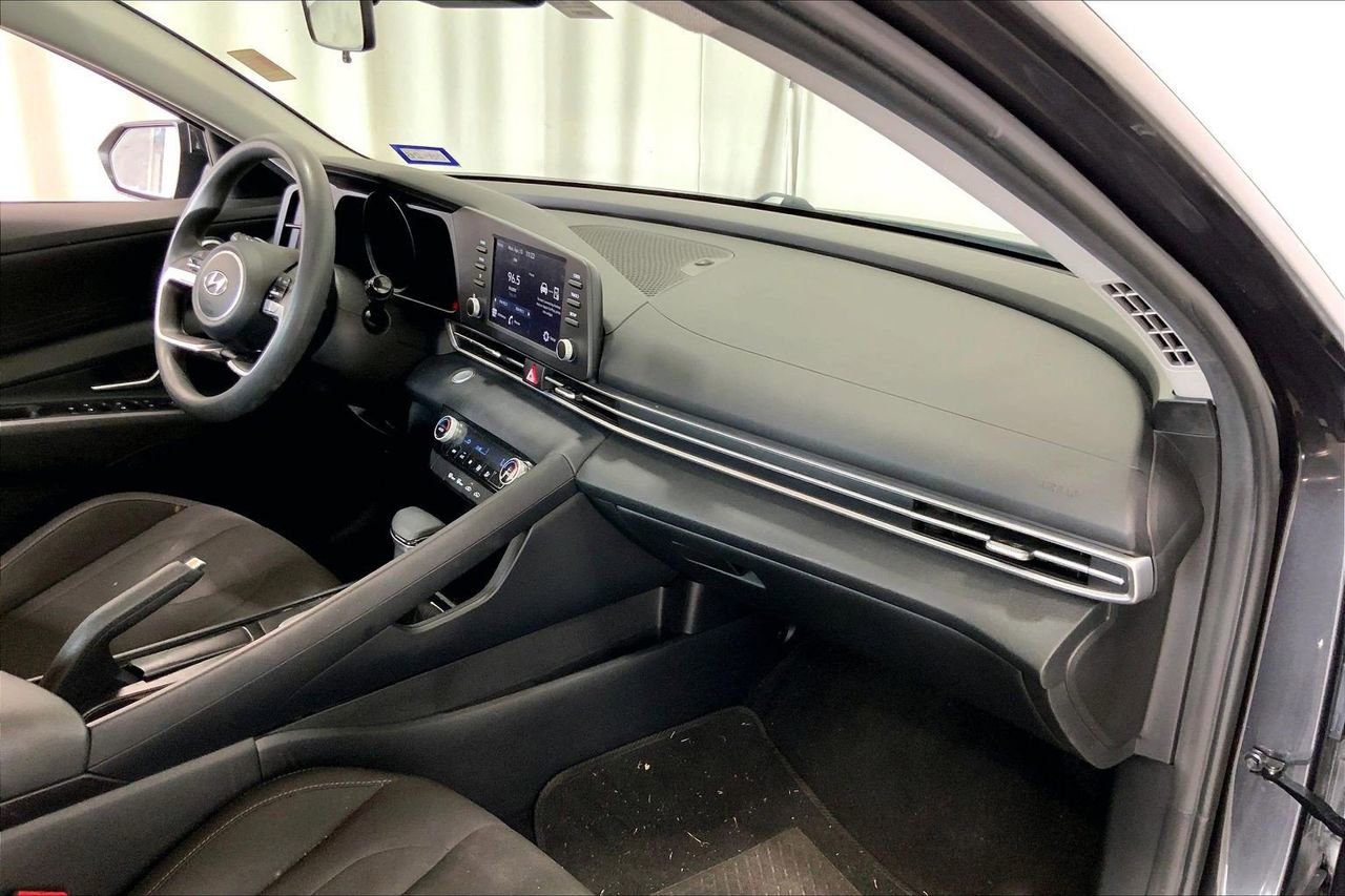 Used 2021 Hyundai Elantra SEL image 28