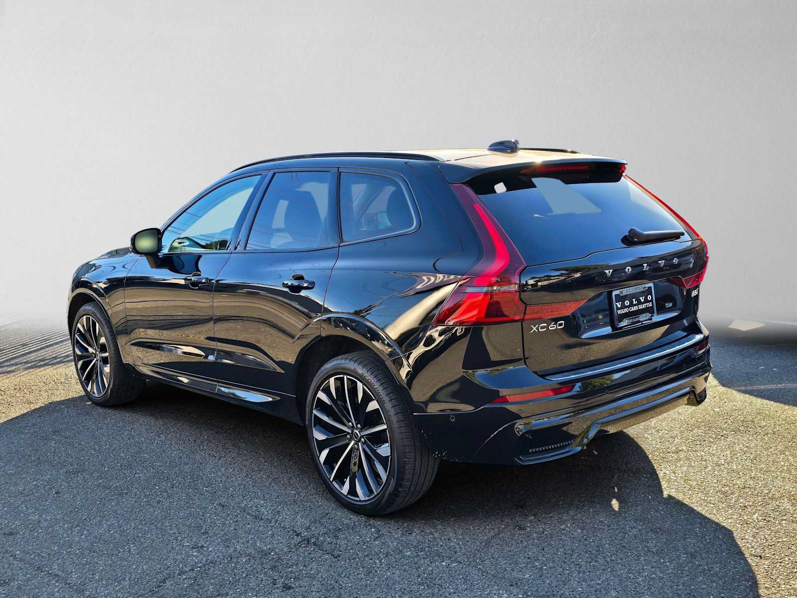 Used 2026 Volvo XC60 B5 Ultra w/ Protection Package Premier AWD/4WD image 5