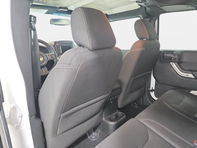 Used 2017 Jeep Wrangler Unlimited Sahara w/ Connectivity Group AWD/4WD image 10