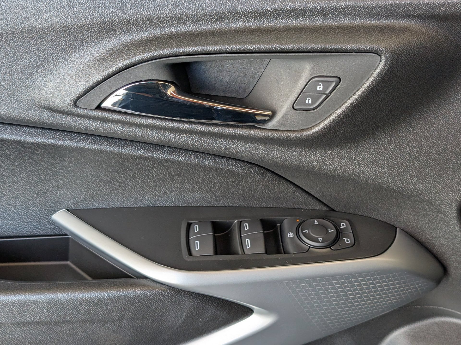 New 2026 Chevrolet Trax LS FWD image 18