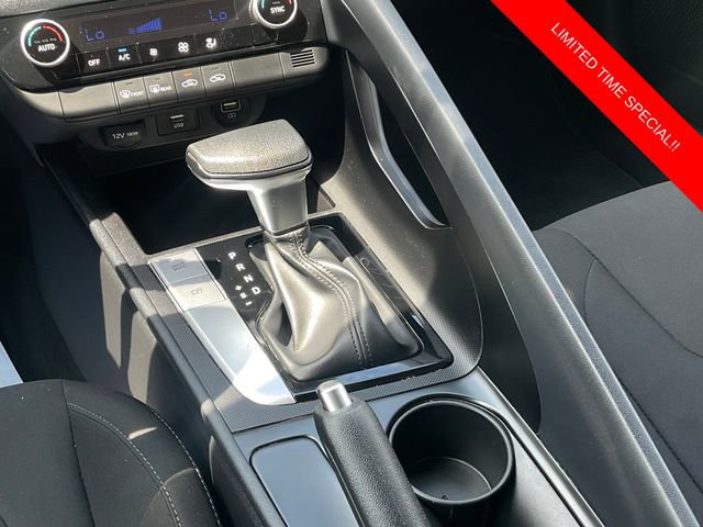 Used 2022 Hyundai Elantra SEL w/ Preferred Accessory Package image 17