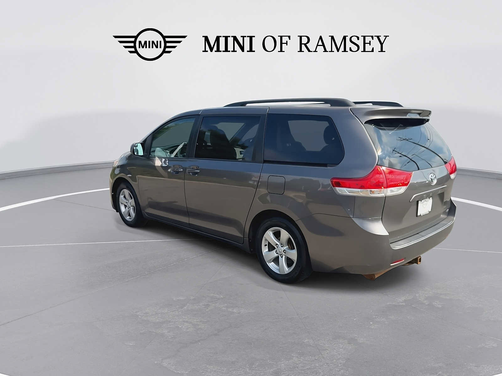 Used 2012 Toyota Sienna LE FWD image 6