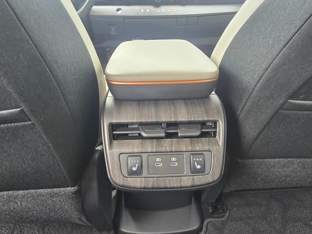 Used 2025 Nissan Ariya FWD image 29