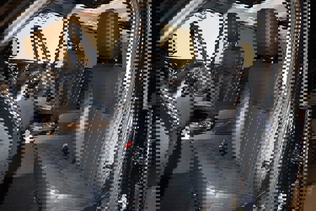 Used 2018 Land Rover Discovery HSE image 34