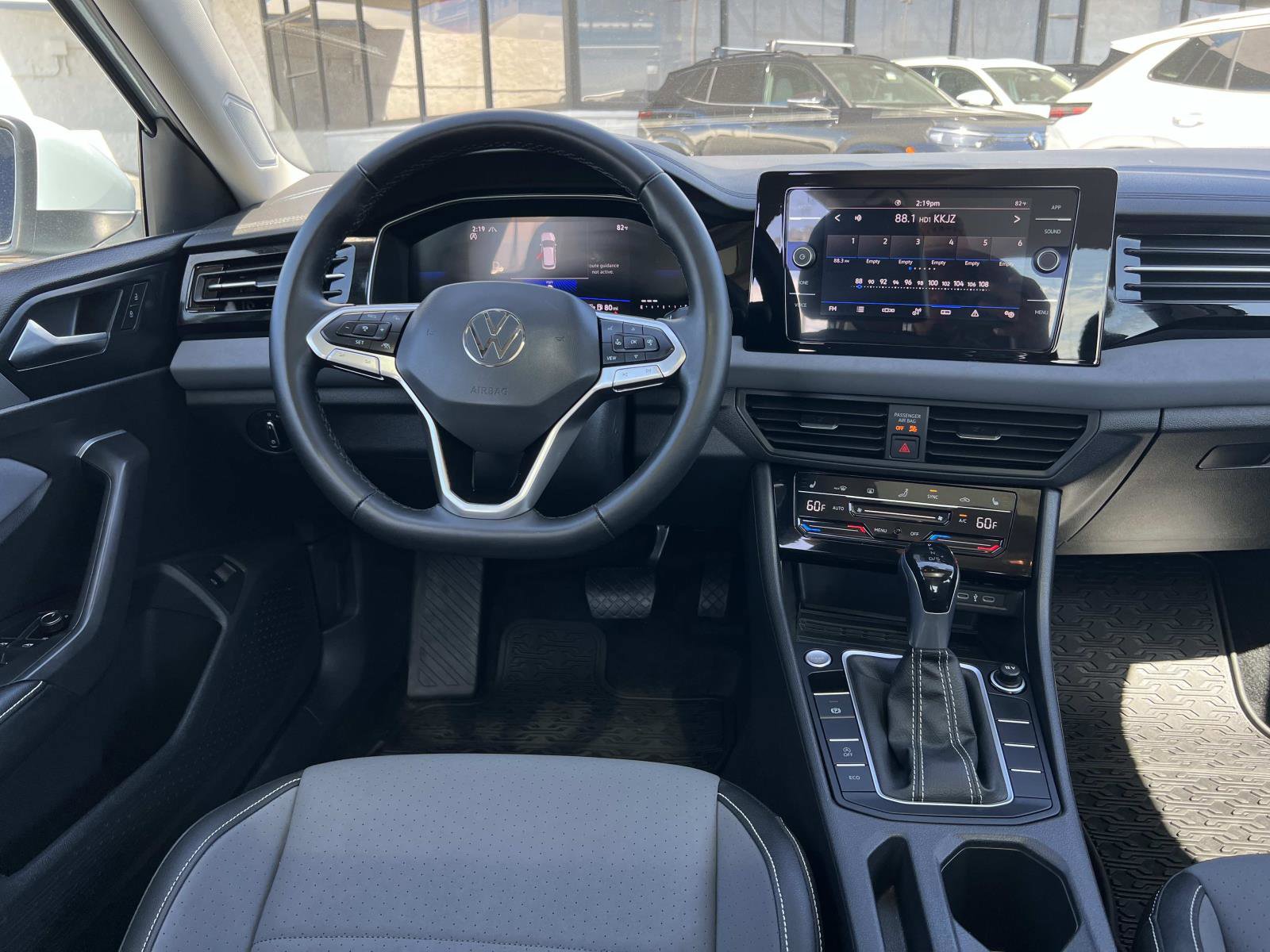 Used 2025 Volkswagen Jetta SE FWD image 7