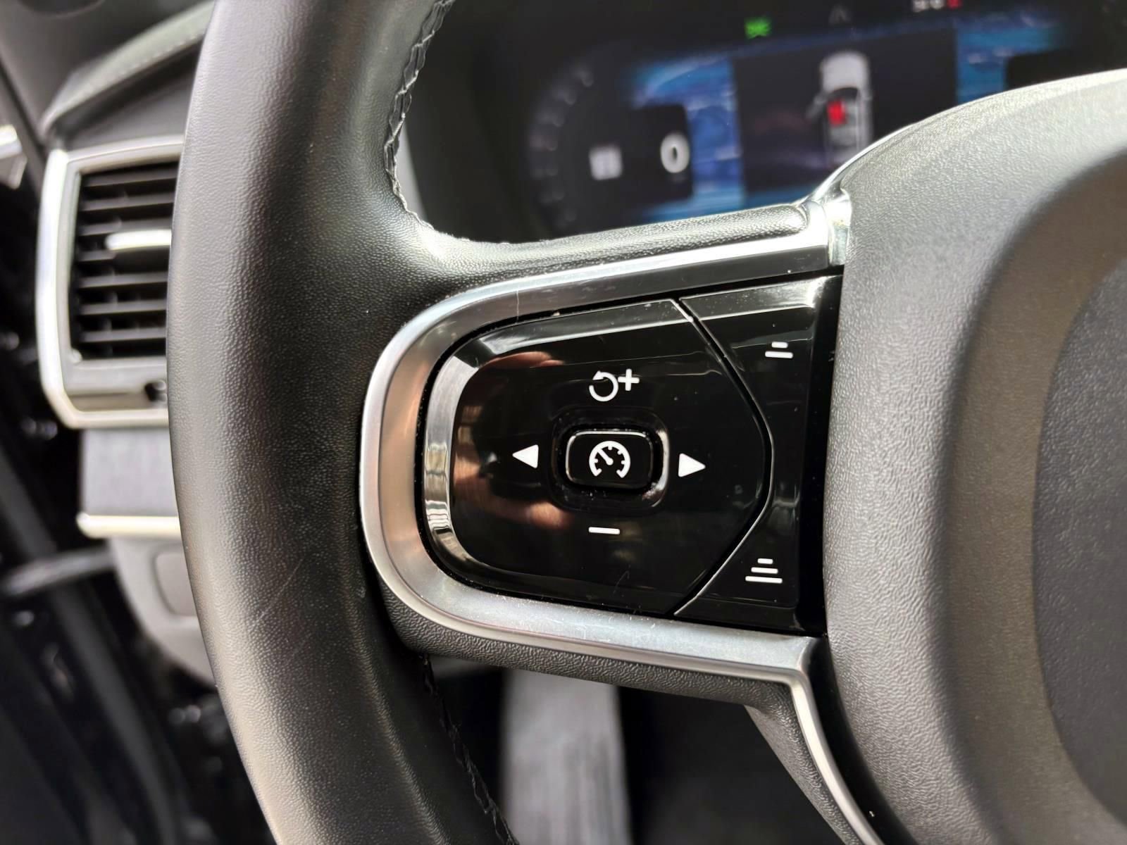 Used 2023 Volvo XC90 B6 Ultimate w/ Protection Package Premier image 18