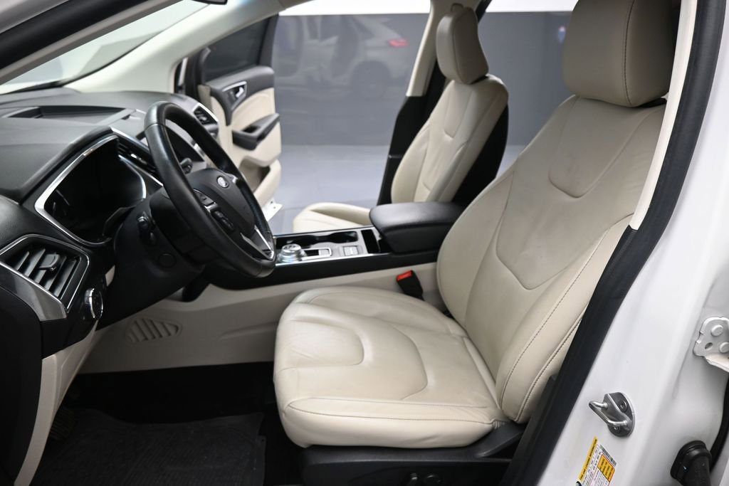 Used 2020 Ford Edge Titanium FWD image 9