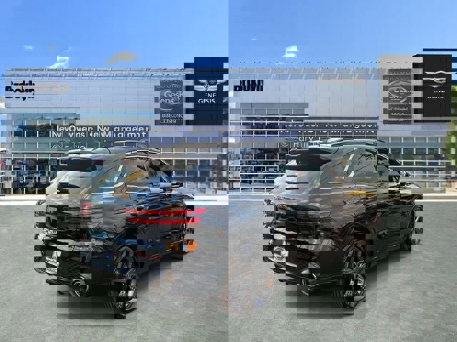 Used 2025 Genesis GV70 3.5T Sport w/ Sport Advanced Package image 4