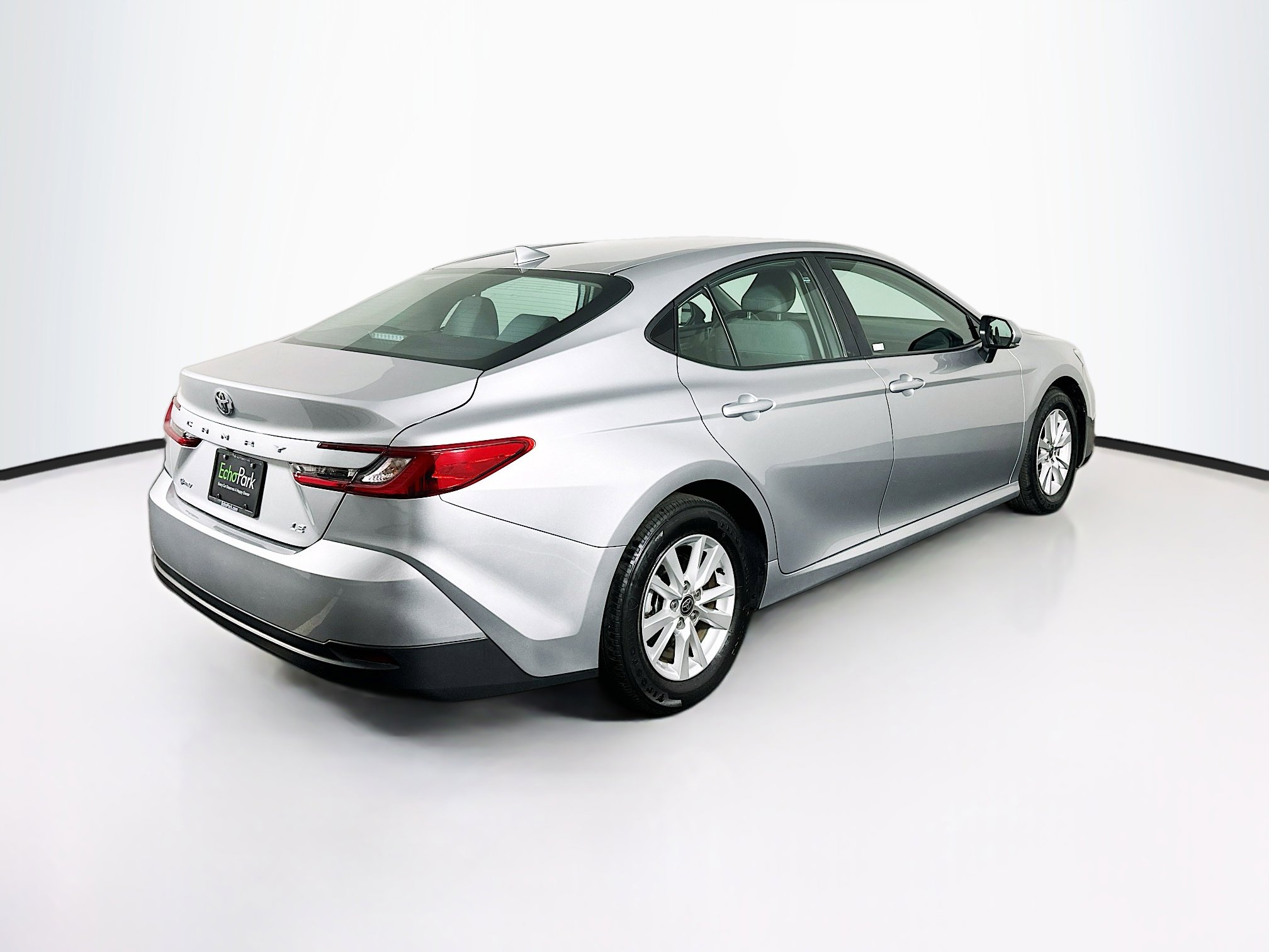 Used 2025 Toyota Camry LE image 9