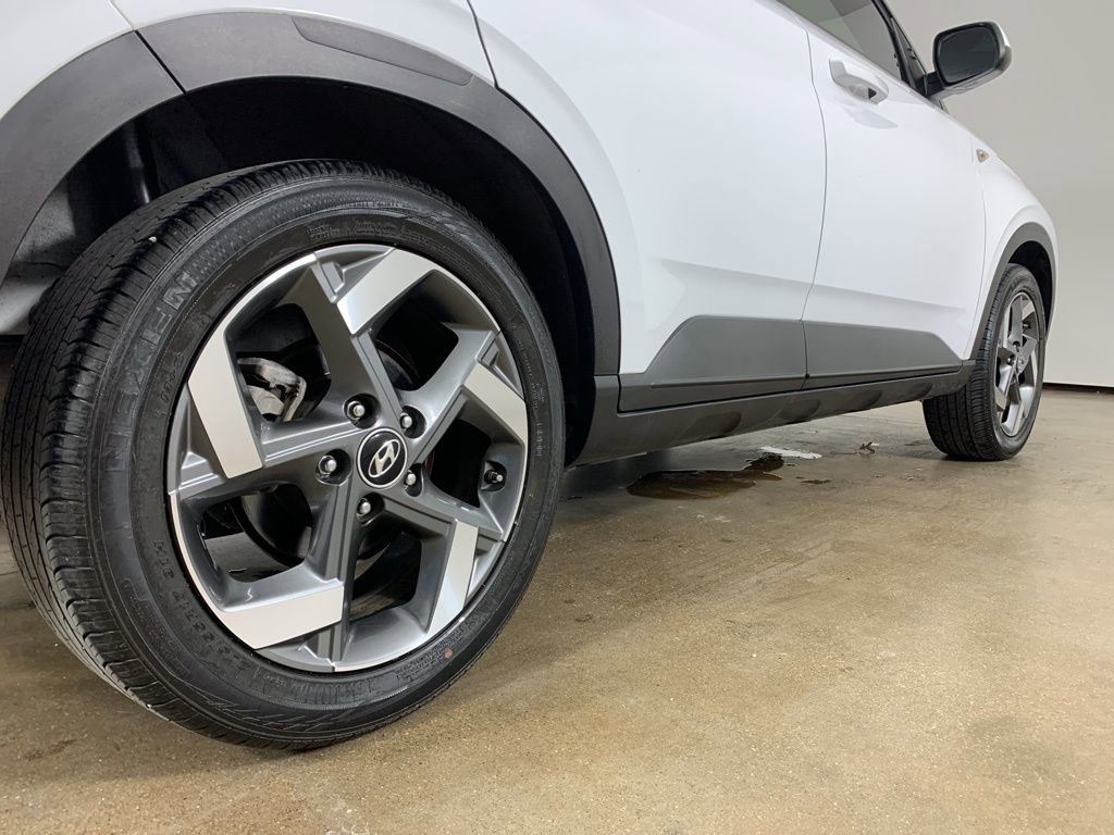 Used 2022 Hyundai Venue SEL image 9