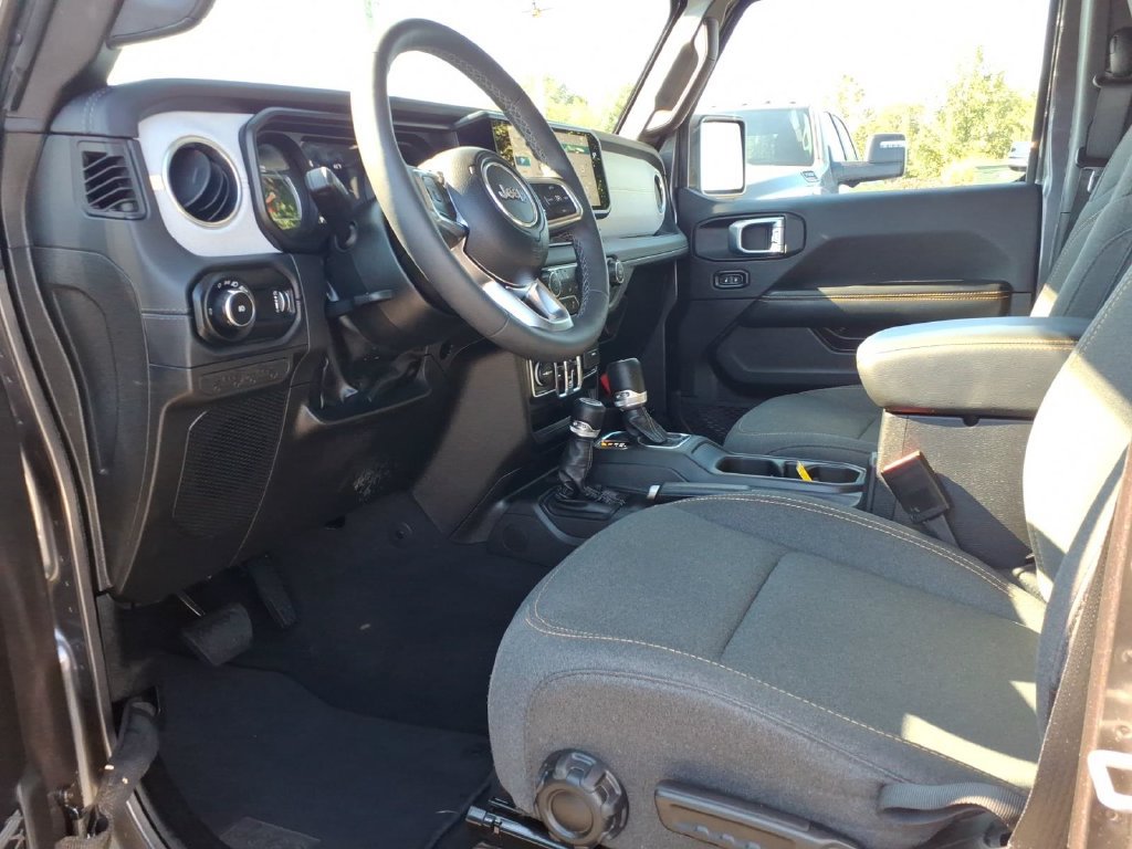 Certified 2026 Jeep Wrangler Unlimited Sahara AWD/4WD image 12
