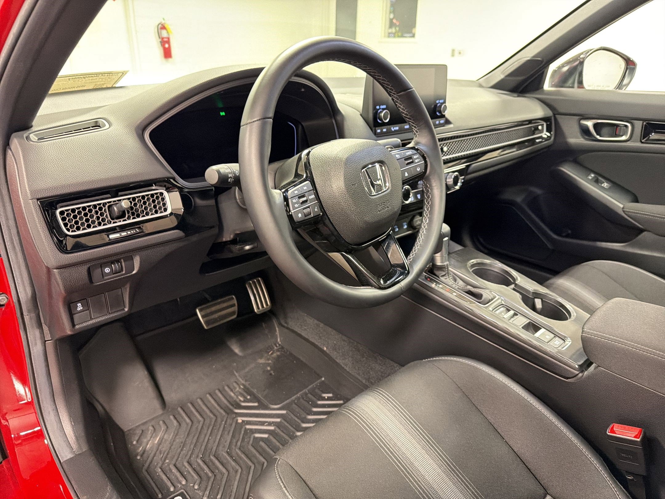 Used 2025 Honda Civic FWD Hybrid Sedan image 4