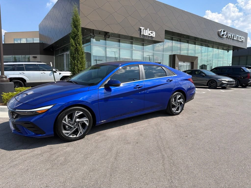 Certified 2026 Hyundai Elantra Limited FWD image 2