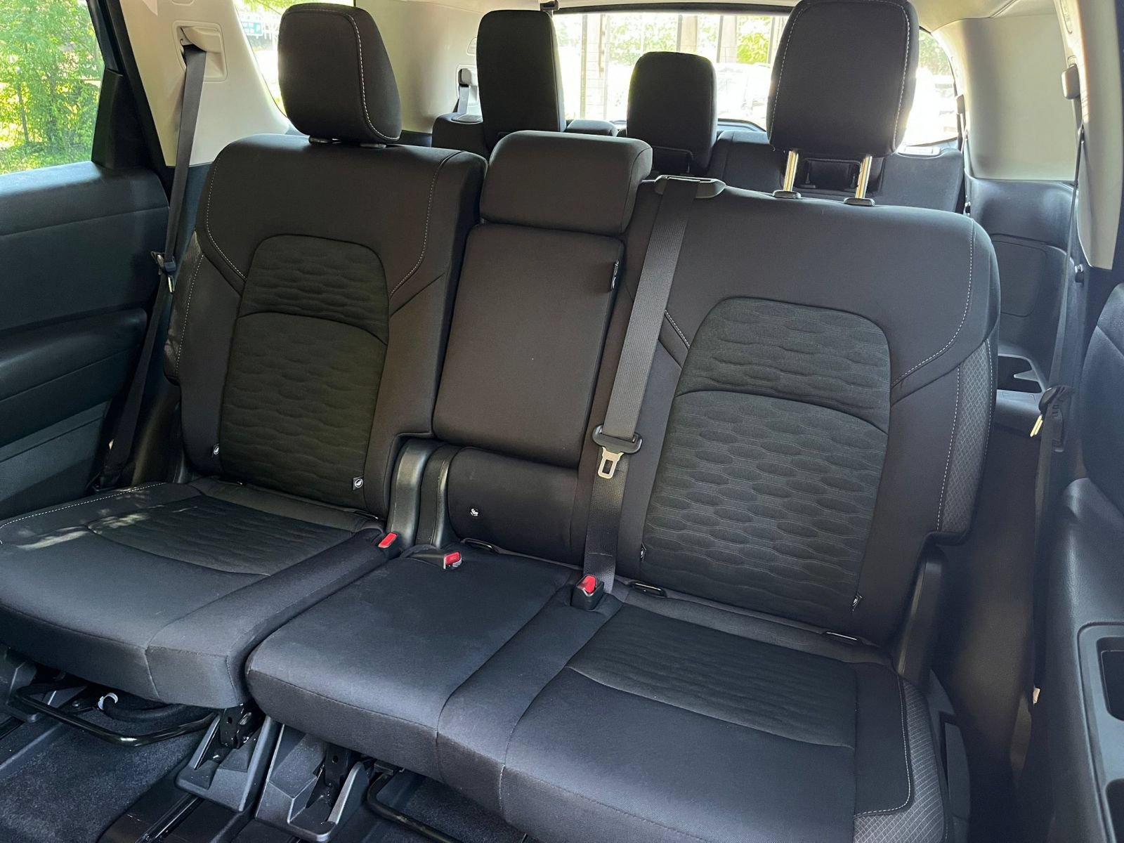 Used 2025 Nissan Pathfinder SV FWD image 41