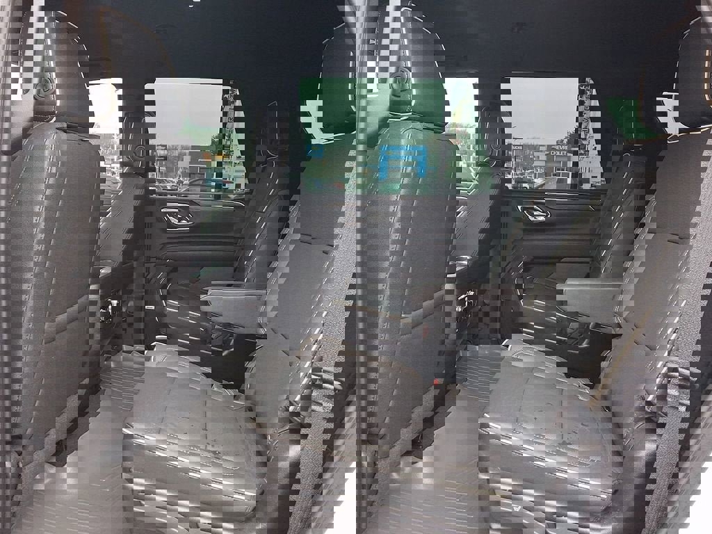 Certified 2024 GMC Yukon SLT w/ SLT Luxury Package image 11