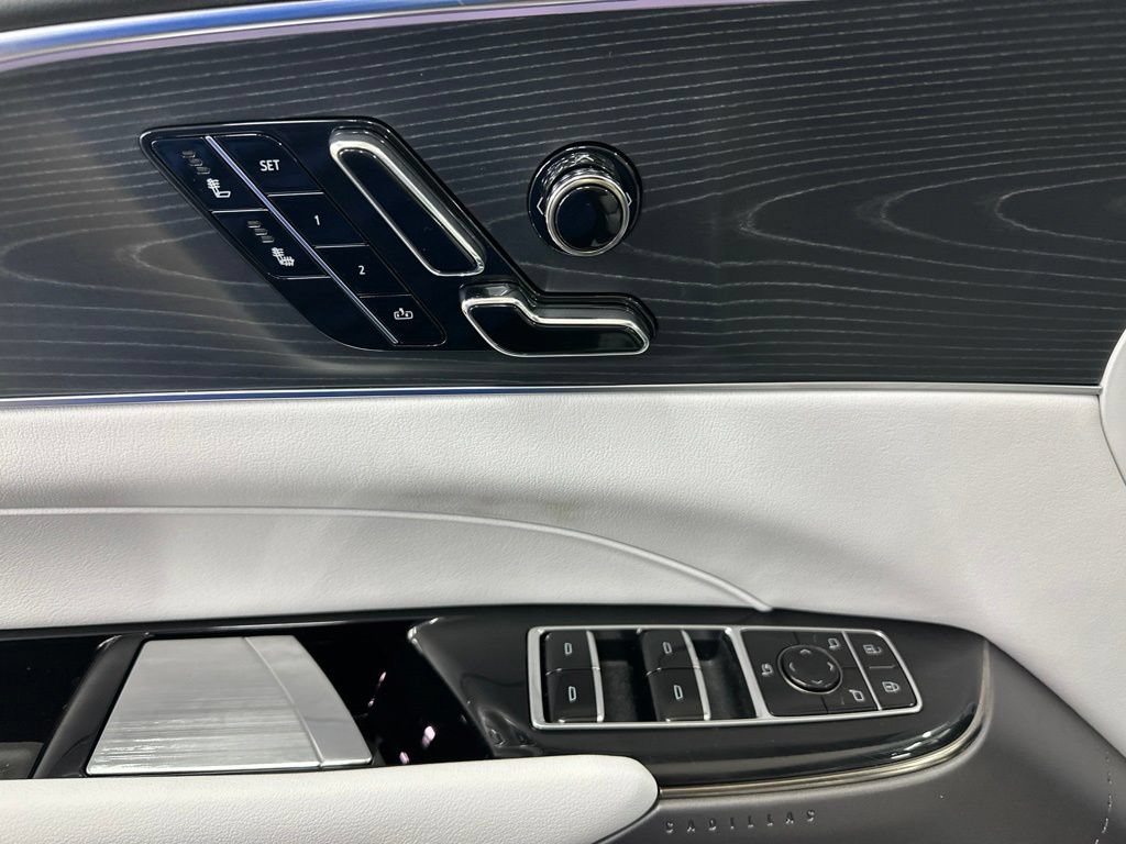 New 2026 Cadillac Lyriq Luxury AWD/4WD image 33