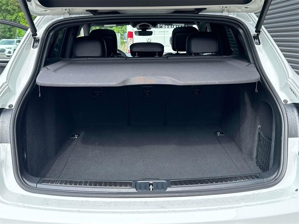 Certified 2025 Porsche Macan Turbo image 27