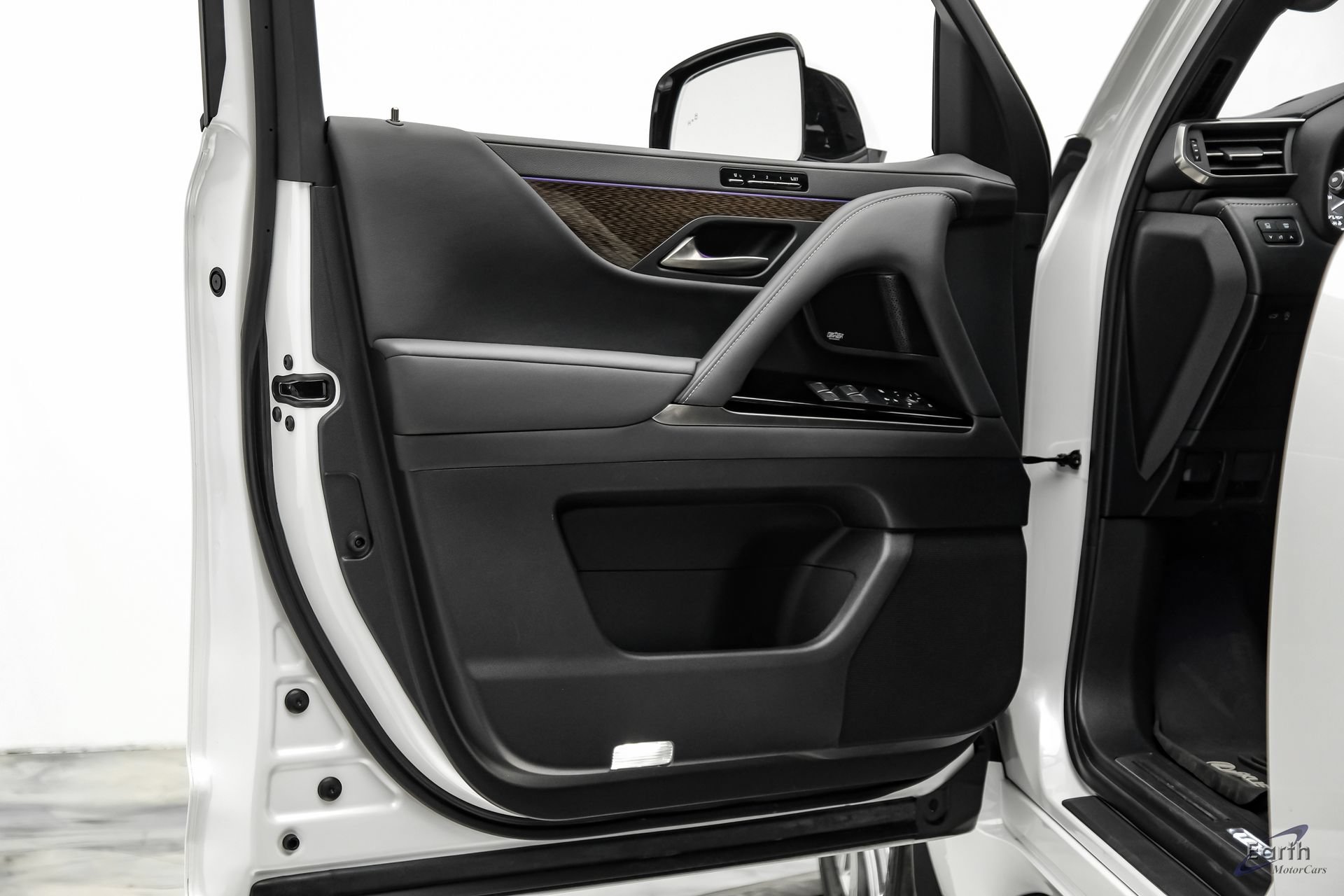Used 2023 Lexus LX 600 4WD w/ Accessory Package (Z1) image 91