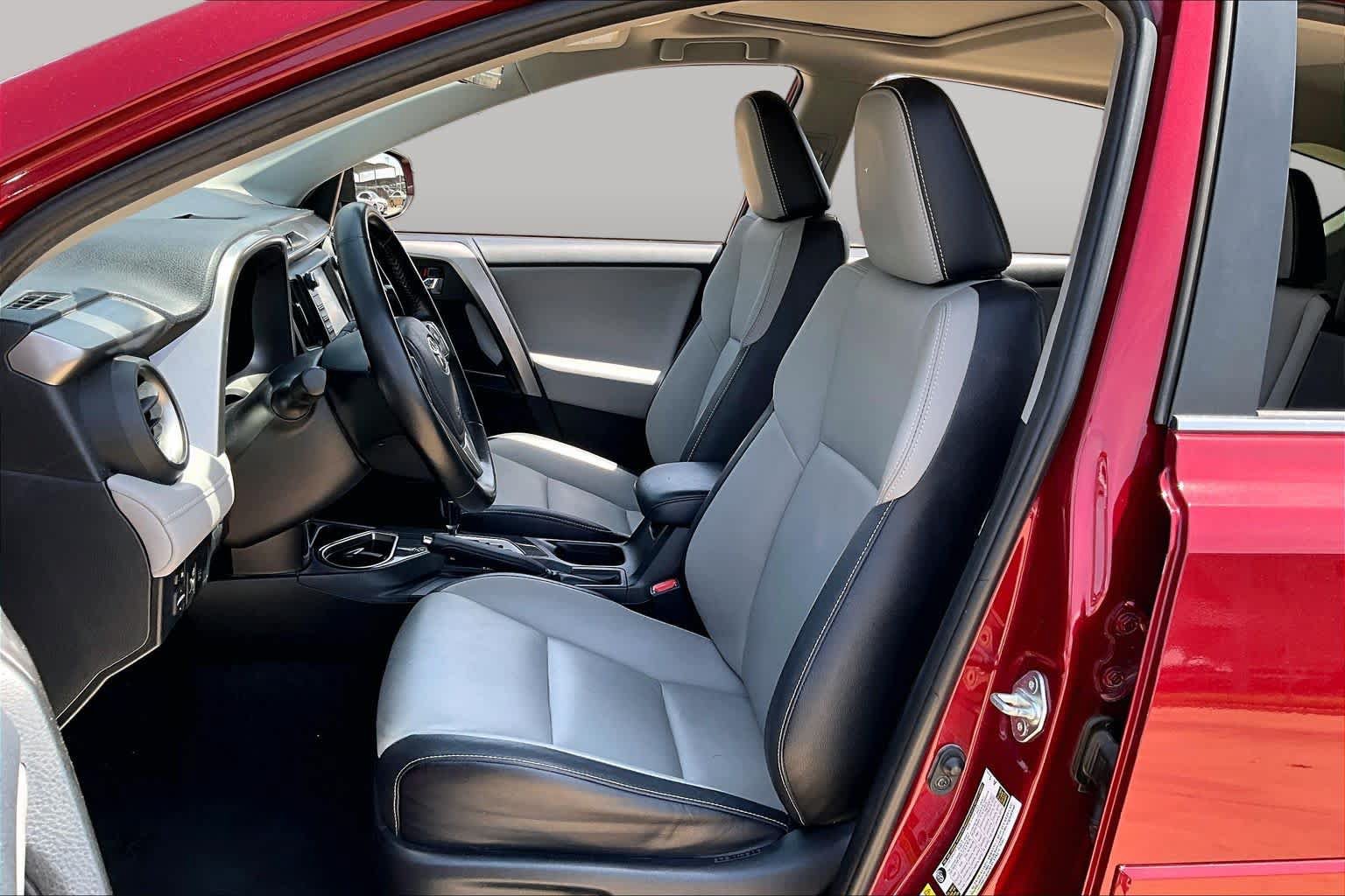 Used 2018 Toyota RAV4 Limited FWD image 8