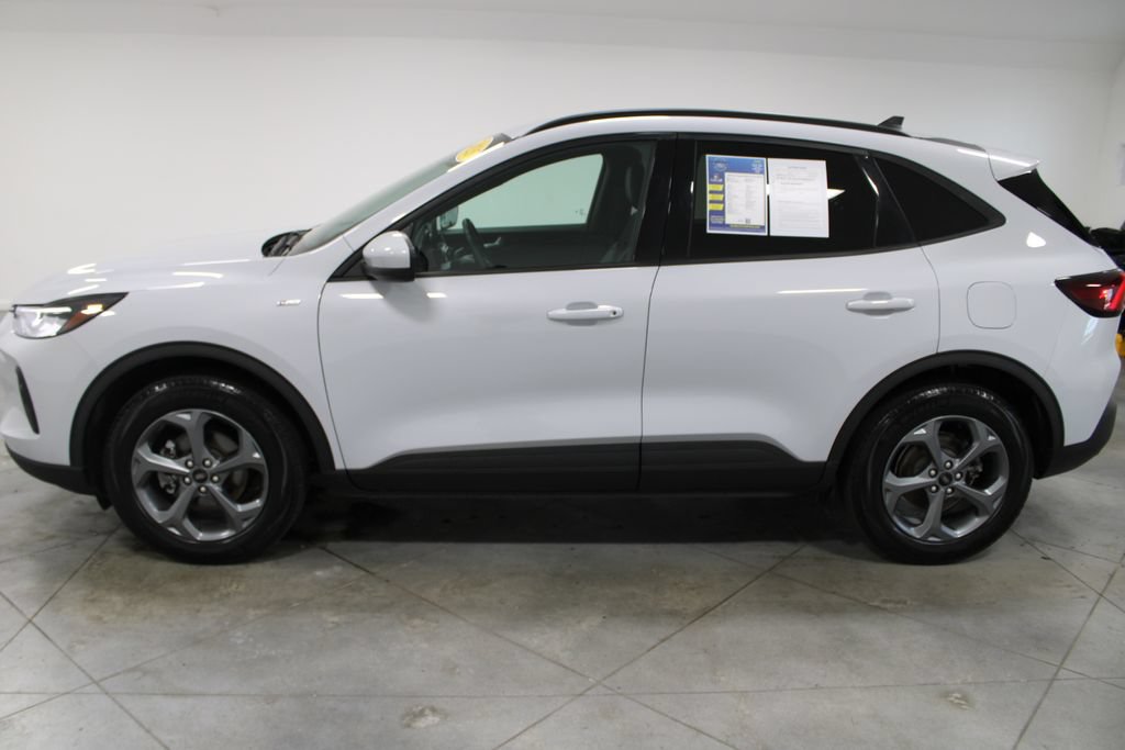 Used 2025 Ford Escape ST-Line Select w/ Class II Trailer Tow Package AWD/4WD image 6