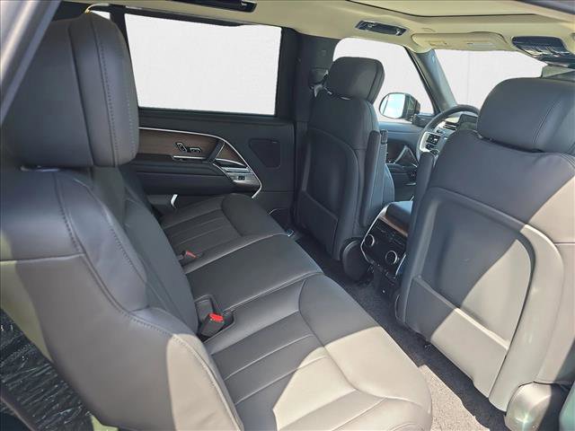 New 2025 Land Rover Range Rover Long Wheelbase SE image 11
