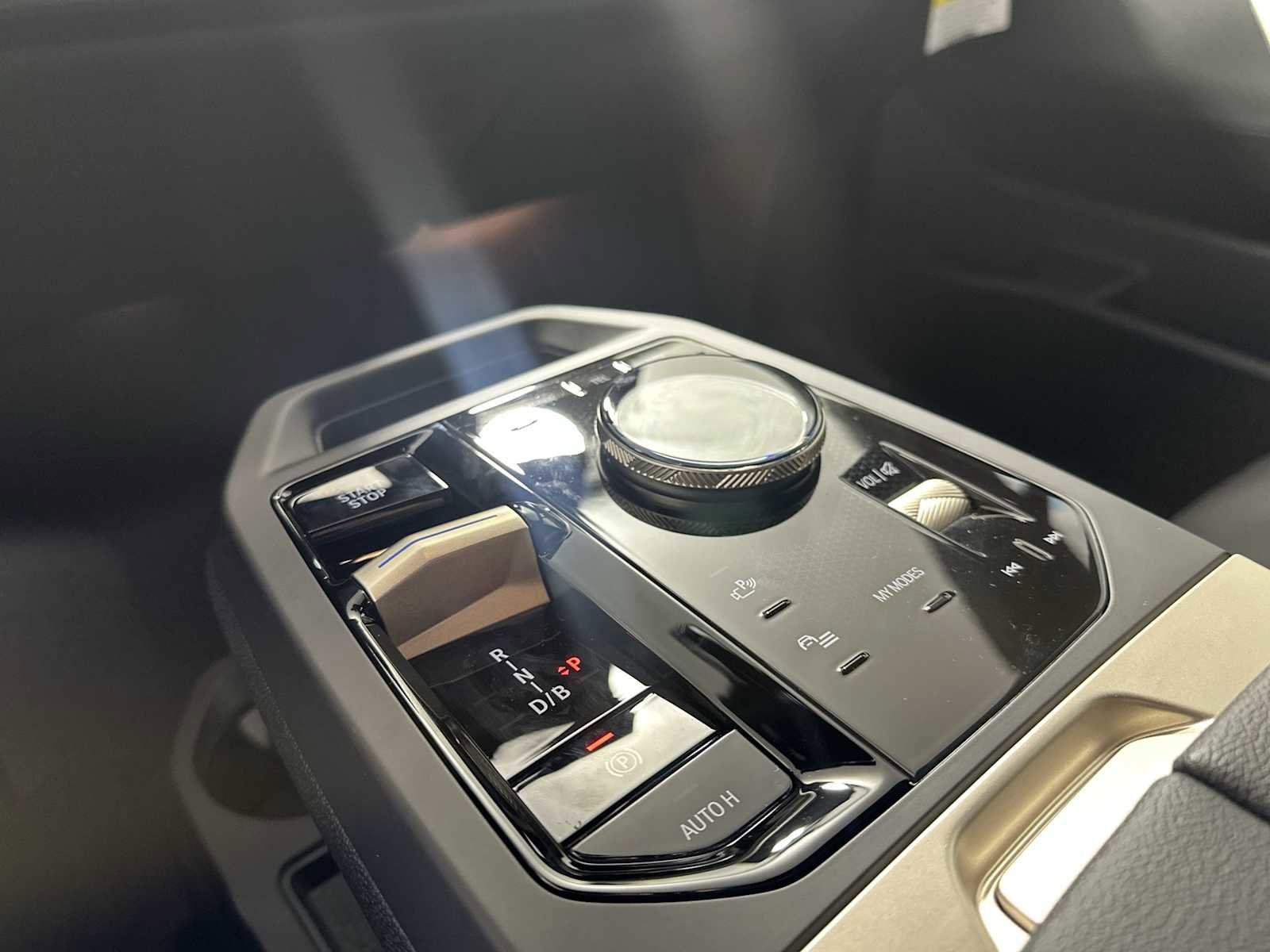 New 2026 BMW iX xDrive60 w/ Premium Package image 15