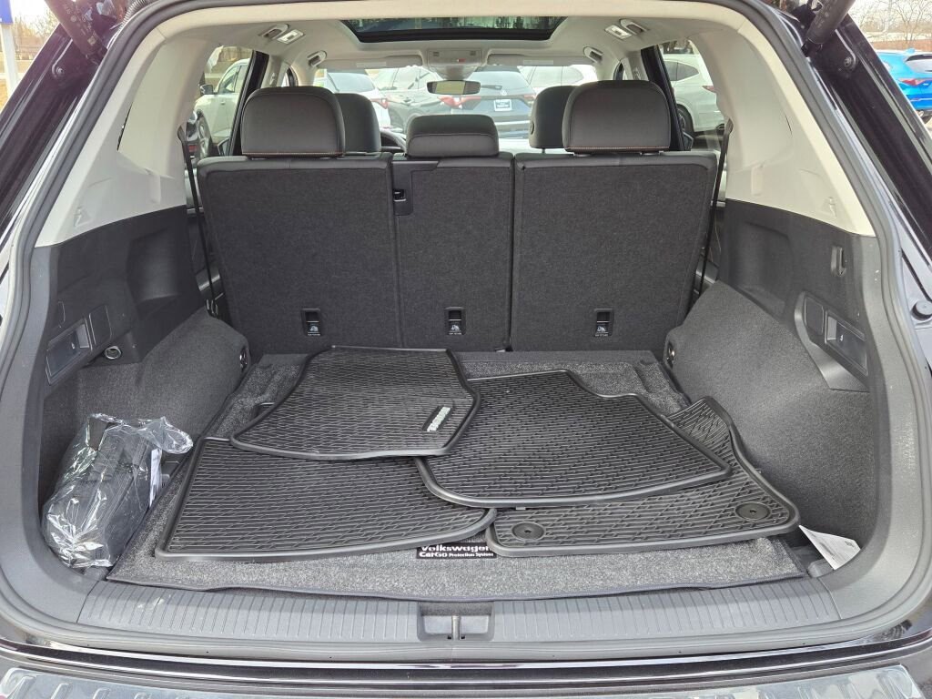 Used 2024 Volkswagen Tiguan Wolfsburg Edition image 18