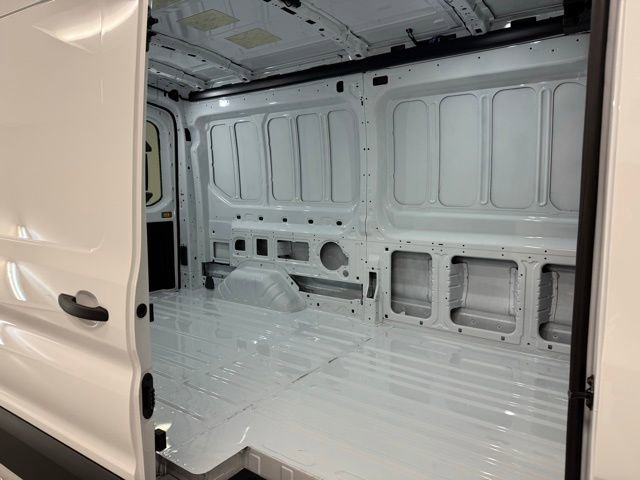 New 2026 Ford Transit 250 148 Medium Roof RWD image 5