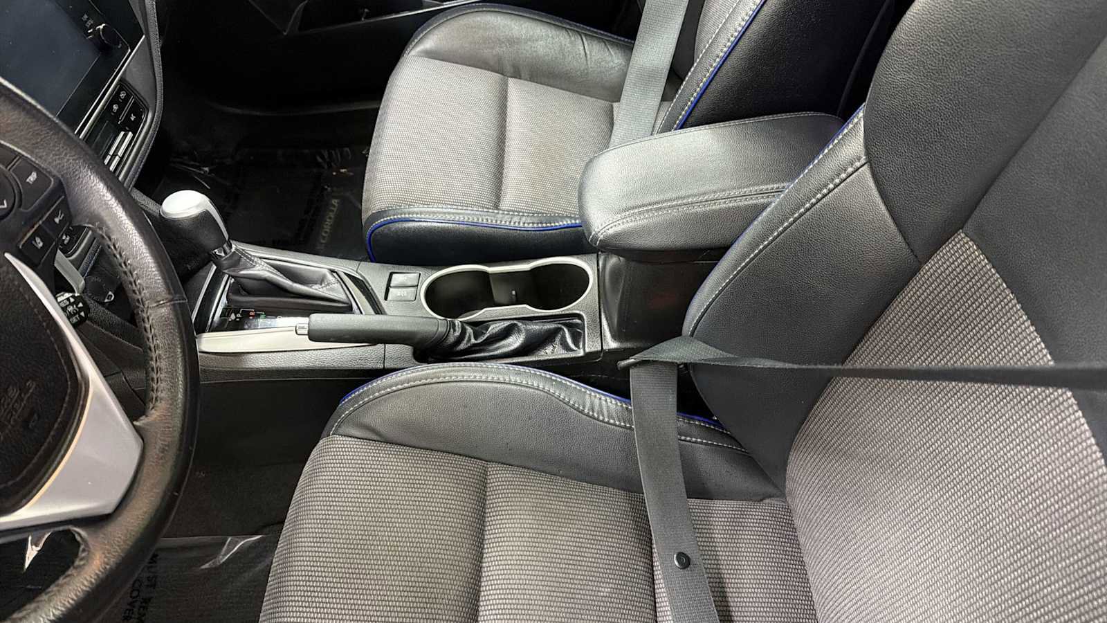 Used 2017 Toyota Corolla SE w/ SE Premium Package image 22