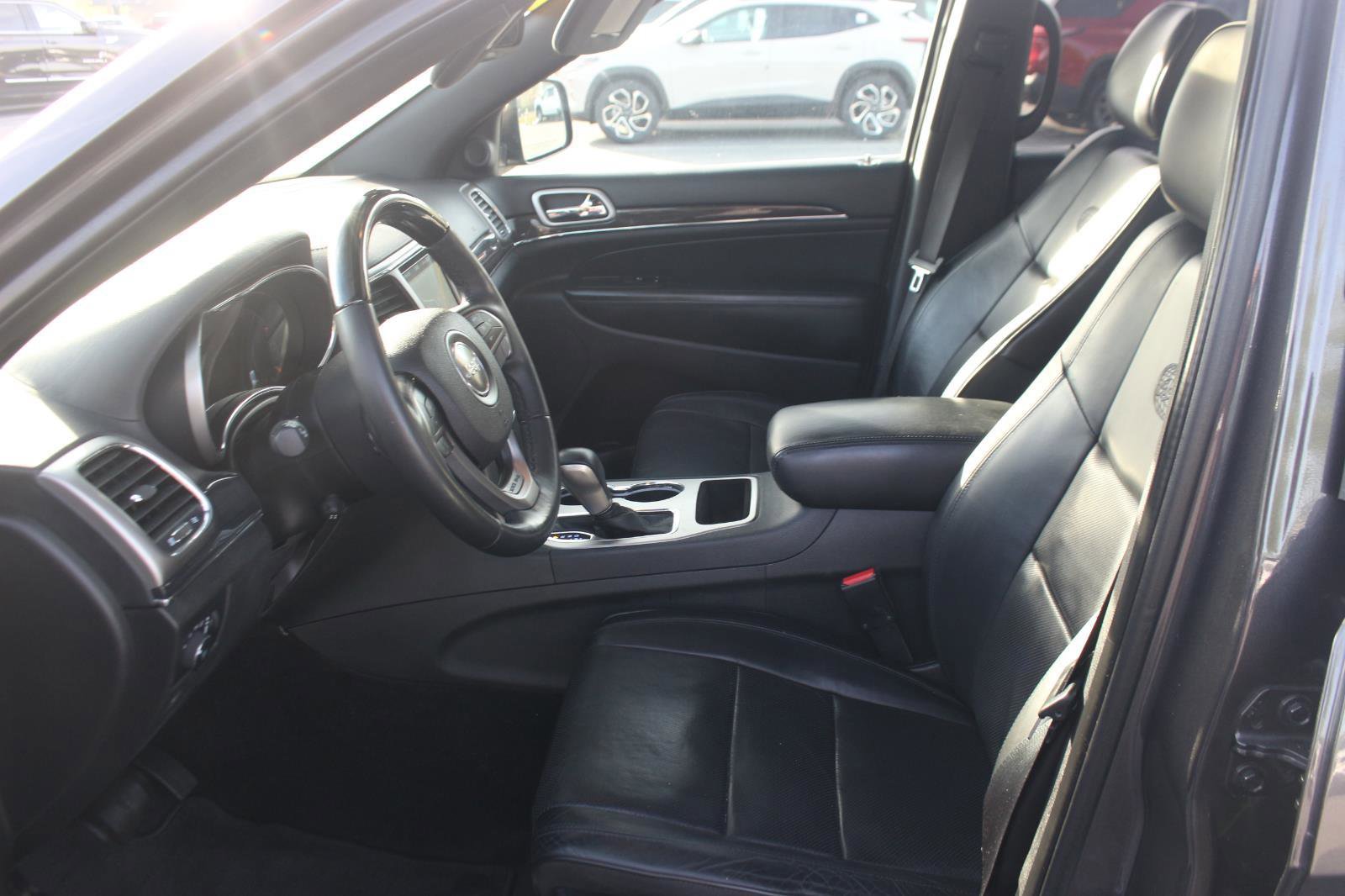 Used 2018 Jeep Grand Cherokee Overland RWD image 15