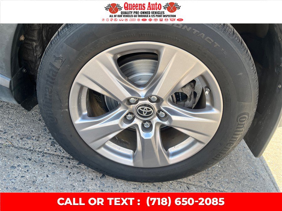 Used 2019 Toyota C-HR LE FWD image 27